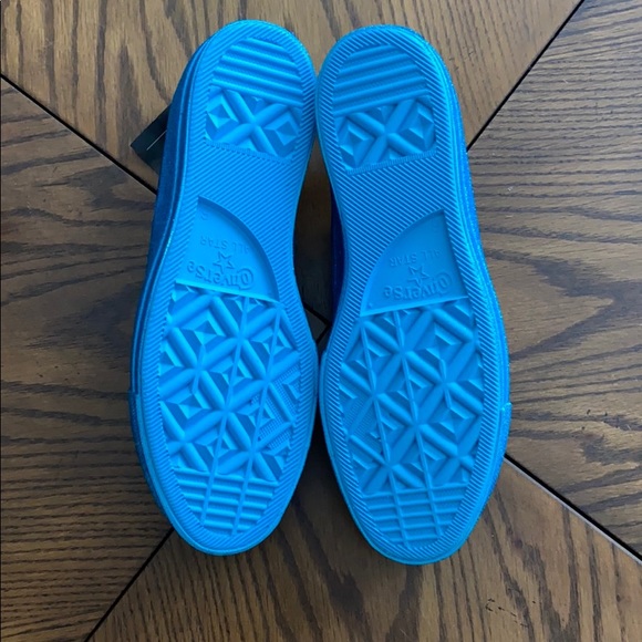 Miley Cyrus x Converse Shoes - Picture 2 of 4